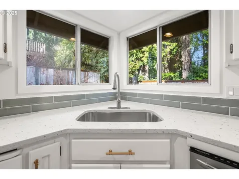 11025 SW Boones Ferry Road Portland OR 97219