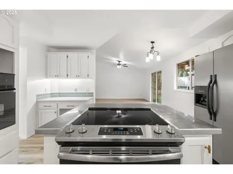 11025 SW Boones Ferry Road Portland OR 97219