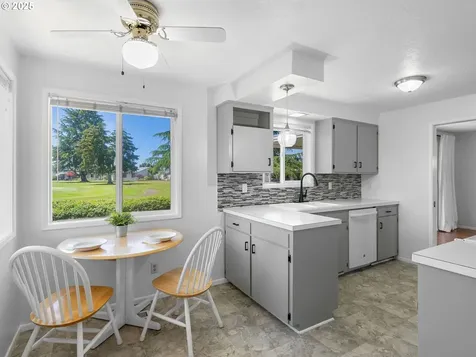2190 W Hayes Street Woodburn OR 97071