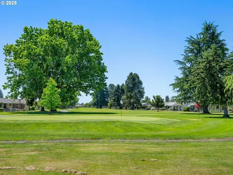 2190 W Hayes Street Woodburn OR 97071