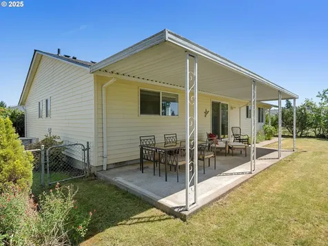2190 W Hayes Street Woodburn OR 97071