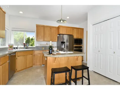 15625 SE Ogden Drive Portland OR 97236