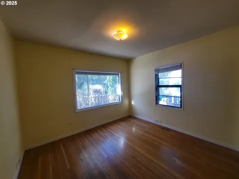 4623 SE Division Street Portland OR 97206