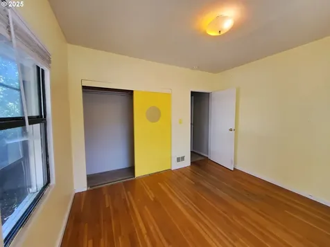 4623 SE Division Street Portland OR 97206