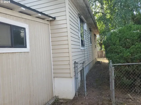4623 SE Division Street Portland OR 97206