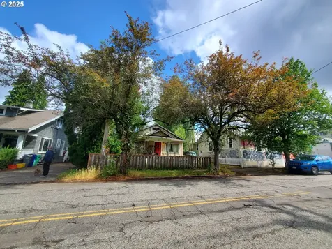 4623 SE Division Street Portland OR 97206