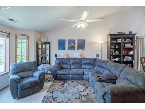 772 Horseback Court NE Salem OR 97301