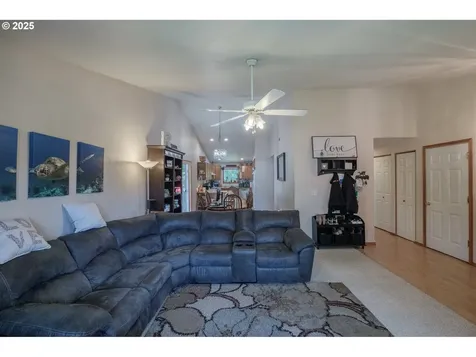 772 Horseback Court NE Salem OR 97301