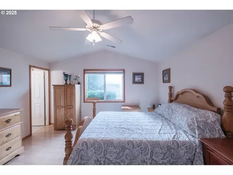 772 Horseback Court NE Salem OR 97301