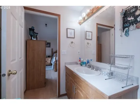 772 Horseback Court NE Salem OR 97301
