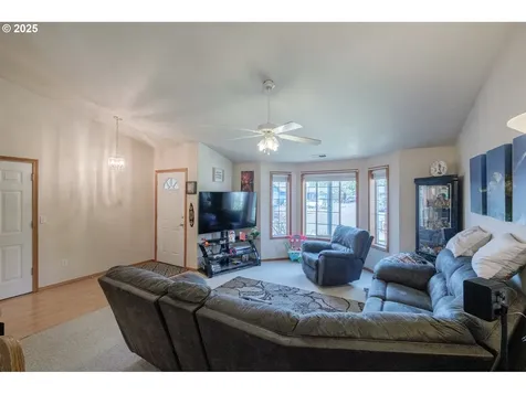 772 Horseback Court NE Salem OR 97301