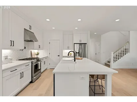 6810 SW 54th Avenue Portland OR 97219