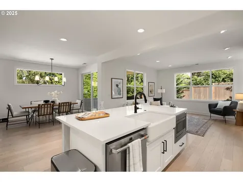 6810 SW 54th Avenue Portland OR 97219