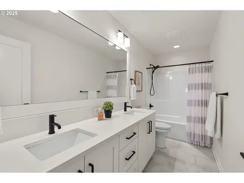 6810 SW 54th Avenue Portland OR 97219
