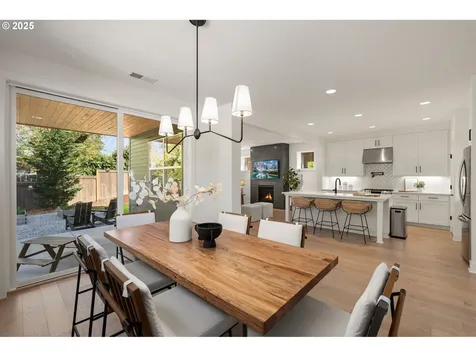 6810 SW 54th Avenue Portland OR 97219