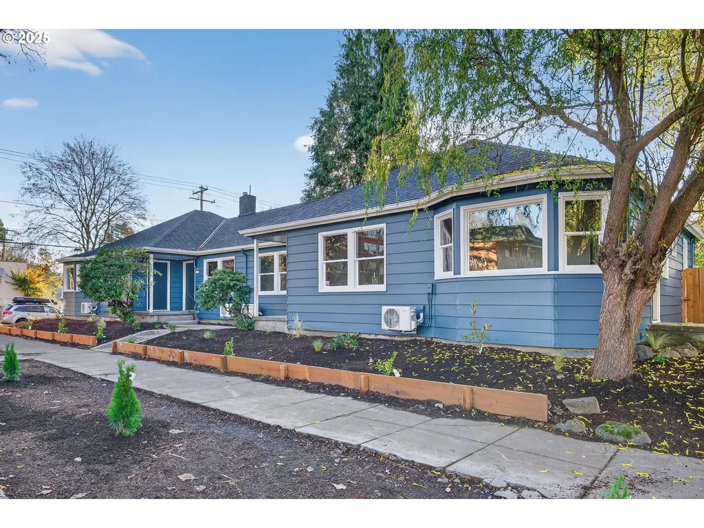 2938 SE Washington Street Portland OR 97214