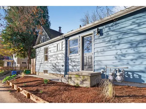 2938 SE Washington Street Portland OR 97214