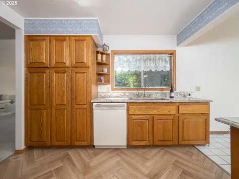 27701 SW Strawberry Hill Drive Hillsboro OR 97123