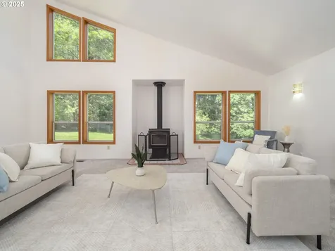 27701 SW Strawberry Hill Drive Hillsboro OR 97123