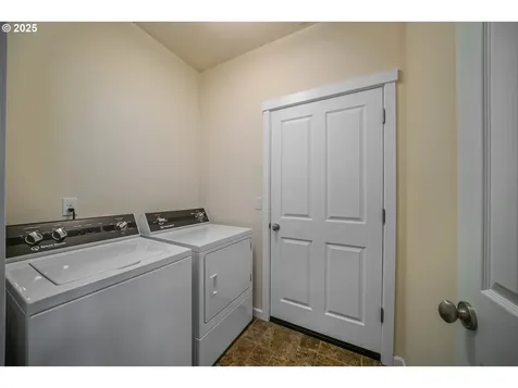 704 SE Lynchet Lane Dallas OR 97338