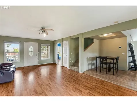 207 S Swiegle Avenue Molalla OR 97038