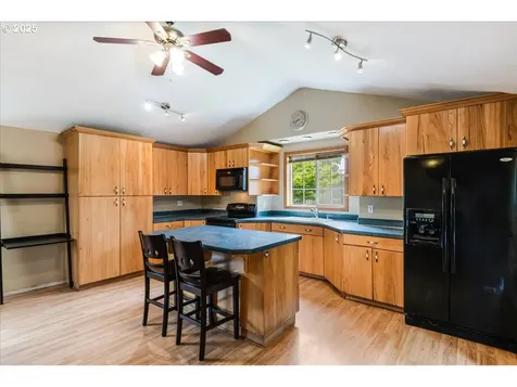 207 S Swiegle Avenue Molalla OR 97038