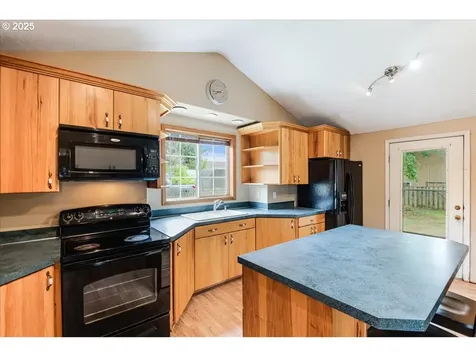 207 S Swiegle Avenue Molalla OR 97038