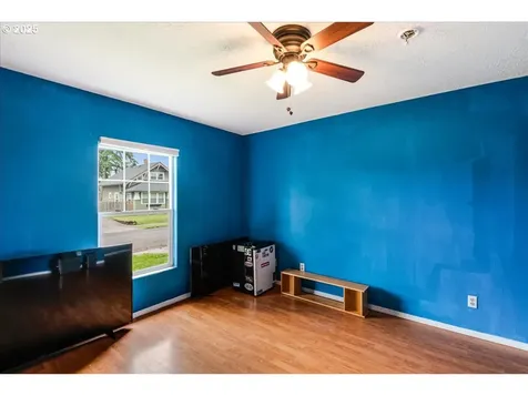 207 S Swiegle Avenue Molalla OR 97038