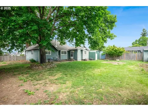 207 S Swiegle Avenue Molalla OR 97038
