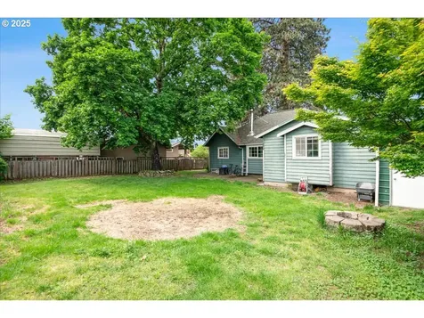 207 S Swiegle Avenue Molalla OR 97038