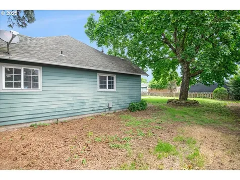 207 S Swiegle Avenue Molalla OR 97038