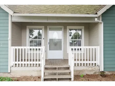 207 S Swiegle Avenue Molalla OR 97038