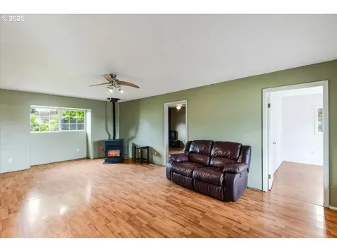 207 S Swiegle Avenue Molalla OR 97038