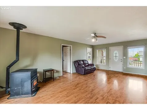 207 S Swiegle Avenue Molalla OR 97038