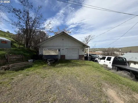 1716 SE Court Avenue Pendleton OR 97801