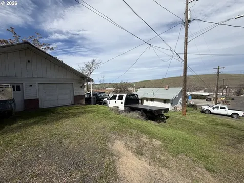 1716 SE Court Avenue Pendleton OR 97801