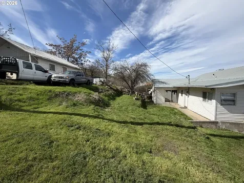 1716 SE Court Avenue Pendleton OR 97801