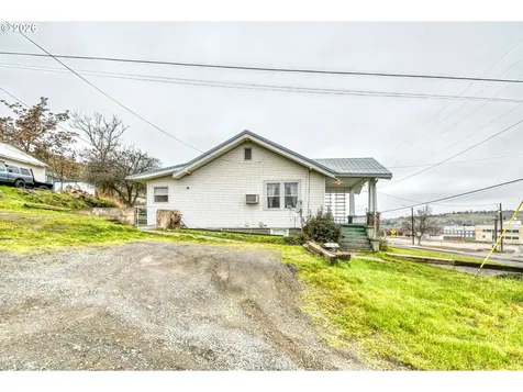 1716 SE Court Avenue Pendleton OR 97801