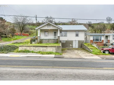 1716 SE Court Avenue Pendleton OR 97801