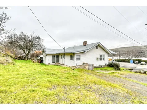 1716 SE Court Avenue Pendleton OR 97801
