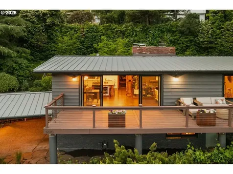 4416 SW Chesapeak Avenue Portland OR 97239