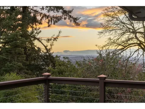 4416 SW Chesapeak Avenue Portland OR 97239