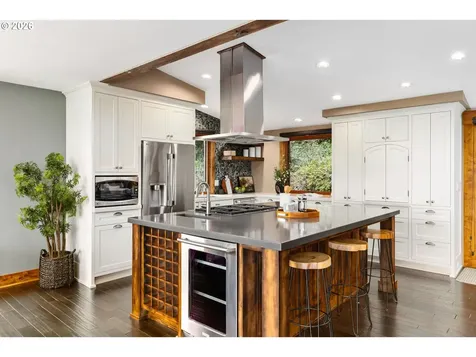4416 SW Chesapeak Avenue Portland OR 97239