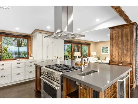 4416 SW Chesapeak Avenue Portland OR 97239