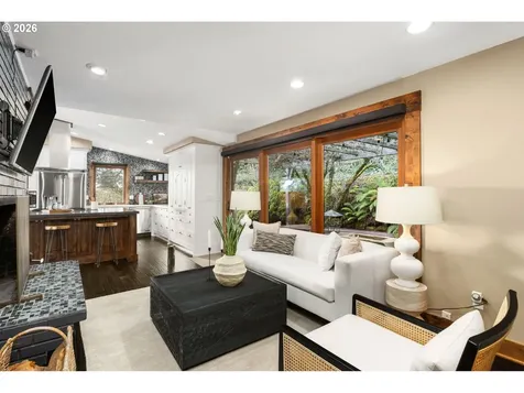 4416 SW Chesapeak Avenue Portland OR 97239
