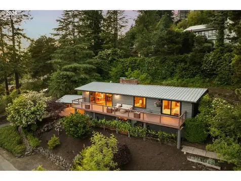 4416 SW Chesapeak Avenue Portland OR 97239