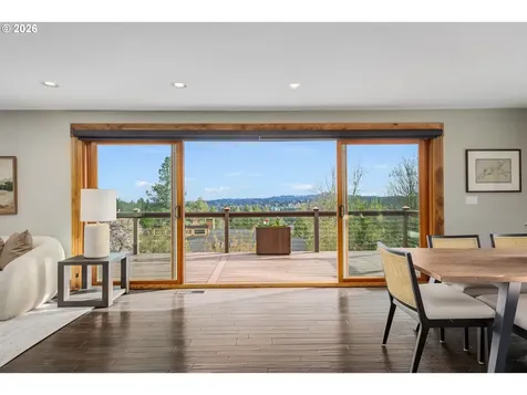 4416 SW Chesapeak Avenue Portland OR 97239