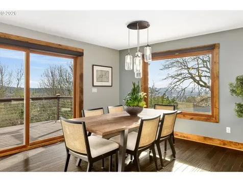 4416 SW Chesapeak Avenue Portland OR 97239