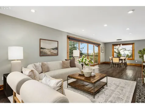 4416 SW Chesapeak Avenue Portland OR 97239