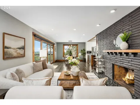4416 SW Chesapeak Avenue Portland OR 97239